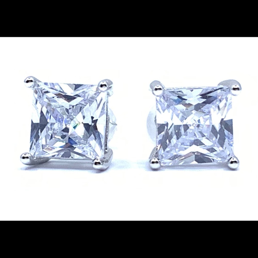 Gorgeous Sparking 2.82ctw Princess Stud Earrings